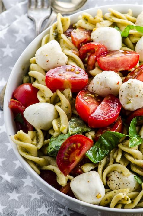 How many protein are in salad, caprese - calories, carbs, nutrition