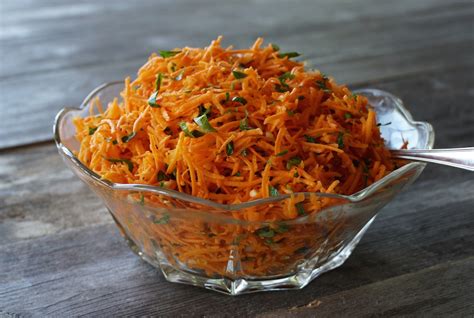 How many protein are in salad bar - grated carrot - calories, carbs, nutrition