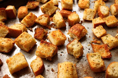 How many protein are in salad bar - oven baked croutons - calories, carbs, nutrition