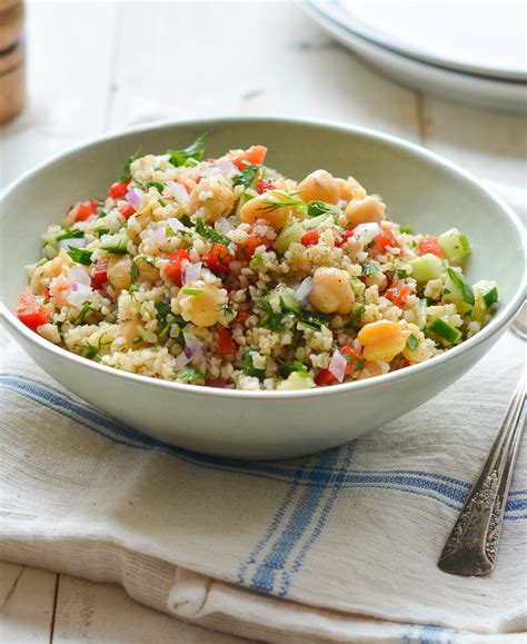 How many protein are in salad bulgur wheat garbanzo cucumber & mint 1 oz - calories, carbs, nutrition