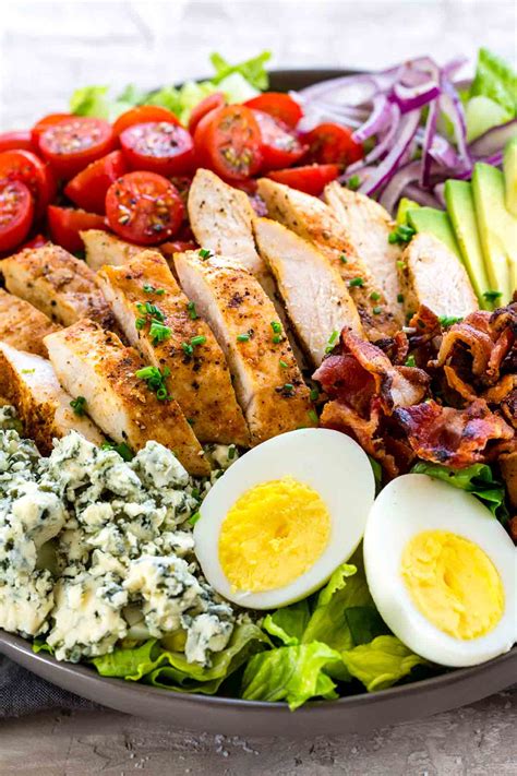 How many protein are in salad entree chicken cobb blue cheese - calories, carbs, nutrition