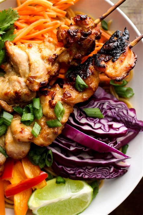 How many protein are in salad entree chicken satay peanut noodle - calories, carbs, nutrition