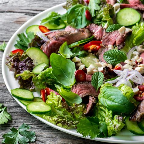 How many protein are in salad entree thai beef - calories, carbs, nutrition