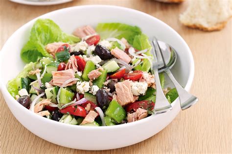 How many protein are in salad tuna salad balsamic dressing (52263.11) - calories, carbs, nutrition