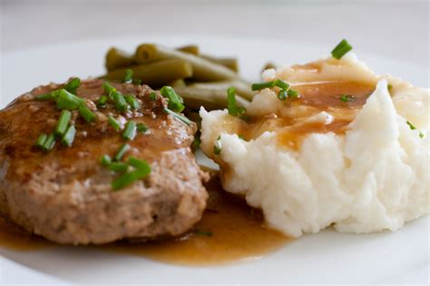 How many protein are in salisbury steak, garlic potatoes corn - calories, carbs, nutrition