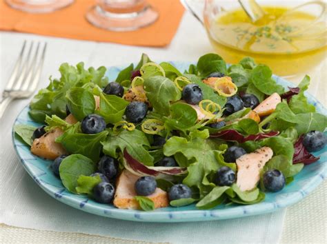 How many protein are in salmon and blueberry salad (34245.3) - calories, carbs, nutrition