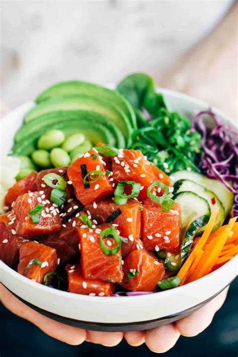 How many protein are in salmon poke bowl with jasmine rice and sriracha poke sauce - calories, carbs, nutrition