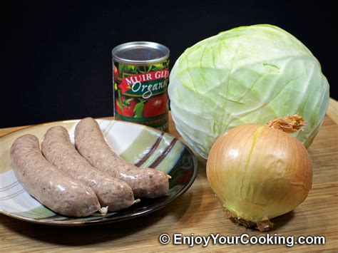 How many protein are in sand bratwurst braised cabbage & apple - calories, carbs, nutrition