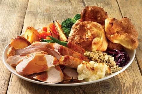 How many protein are in sand carvery turkey house smoked & avocado croissant - calories, carbs, nutrition