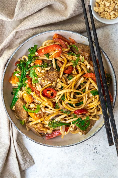 How many protein are in satay noodles - calories, carbs, nutrition