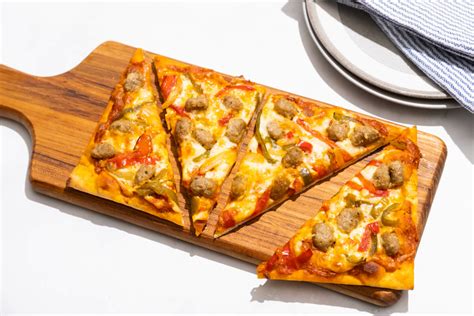 How many protein are in sausage mushroom pepper flatbread (14170.0) - calories, carbs, nutrition