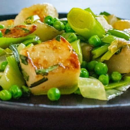 How many protein are in sauteed peas with leeks and tarragon - calories, carbs, nutrition