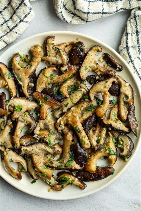 How many protein are in sauteed shiitake and oyster mushrooms - calories, carbs, nutrition