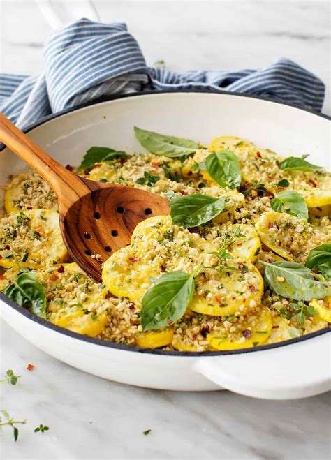 How many protein are in sauteed summer squash with garlic and fresh herbs - calories, carbs, nutrition