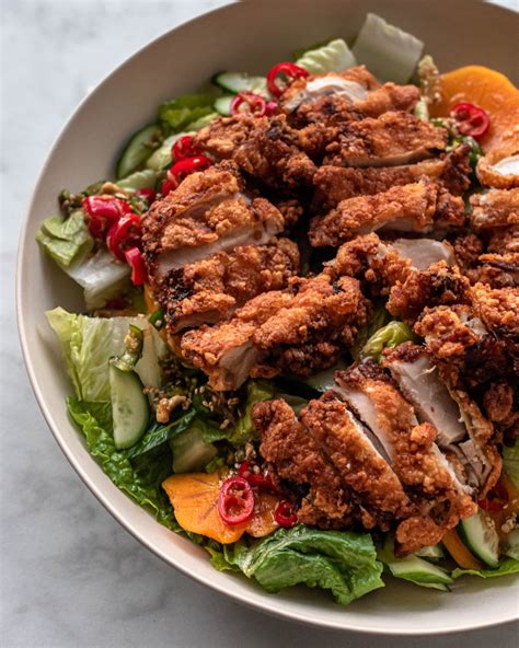 How many protein are in savannah fried chicken salad - calories, carbs, nutrition