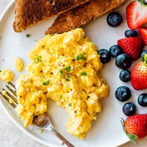 How many protein are in scrambled egg with flaked mackerel on white toast - calories, carbs, nutrition