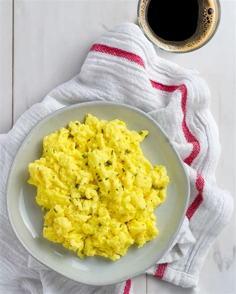 How many protein are in scrambled eggs with bacon - calories, carbs, nutrition