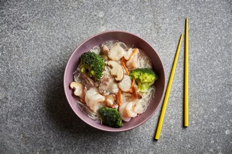 How many protein are in seafood longevity noodle soup (81667.0) - calories, carbs, nutrition