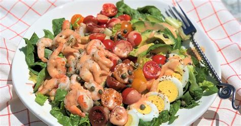 How many protein are in seafood louis salad plate - calories, carbs, nutrition