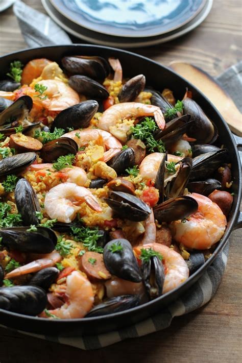 How many protein are in seafood paella - calories, carbs, nutrition