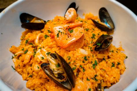 How many protein are in seafood risotto plate - calories, carbs, nutrition