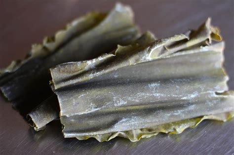 How many protein are in seaweed kombu 1/4 cup - calories, carbs, nutrition