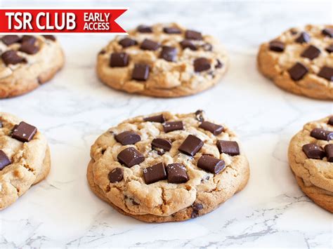 How many protein are in semi sweet chocolate chunk cookie - calories, carbs, nutrition