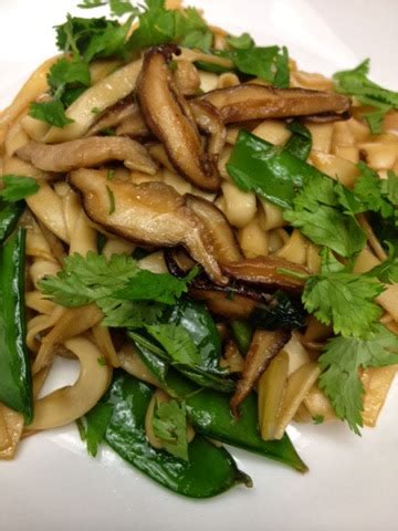 How many protein are in shitake and scallion lo mein - calories, carbs, nutrition