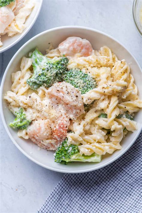 How many protein are in shrimp alfredo with whole wheat rotini - calories, carbs, nutrition