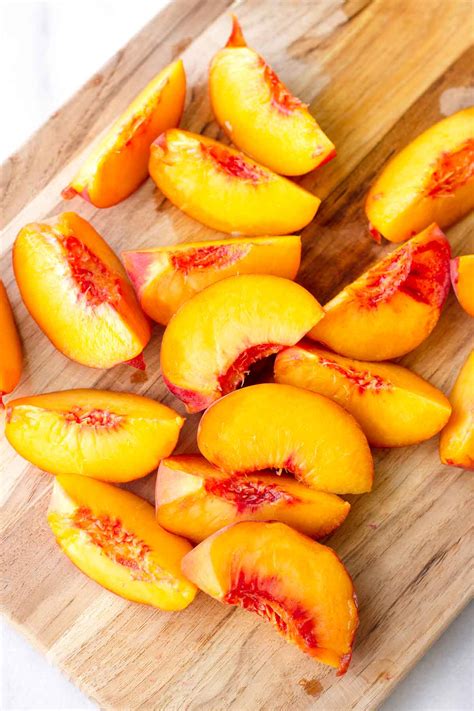 How many protein are in sliced peaches (63627.0) - calories, carbs, nutrition