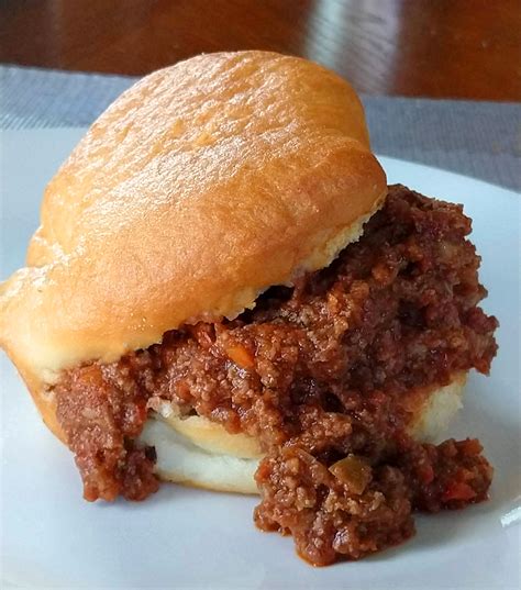 How many protein are in sloppy joe on bun - calories, carbs, nutrition