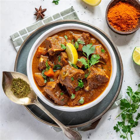 How many protein are in slow cooked tender pieces of lamb in an authentic rogan josh sauce - calories, carbs, nutrition