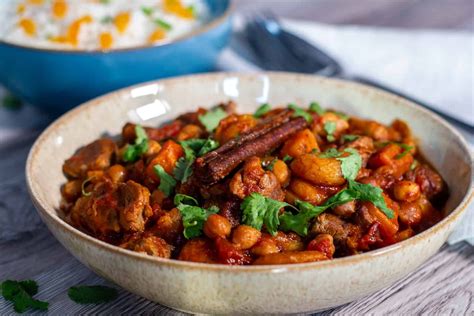 How many protein are in slowly cooked lamb tagine with parsley & mint cous cous - calories, carbs, nutrition