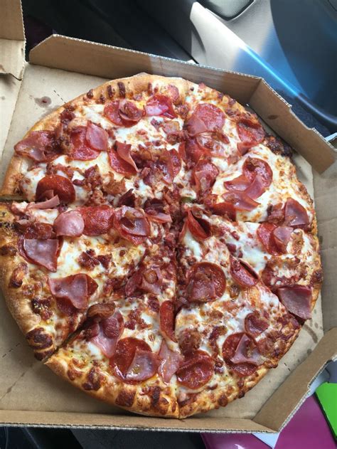 How many protein are in smoked bacon, roast chicken, ham and pepperoni pizza slice - calories, carbs, nutrition