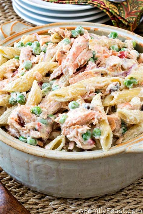 How many protein are in smoked salmon pasta salad - calories, carbs, nutrition