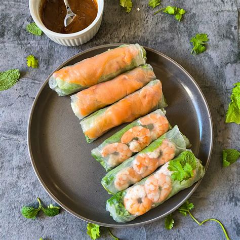 How many protein are in smoked salmon spring rolls - calories, carbs, nutrition