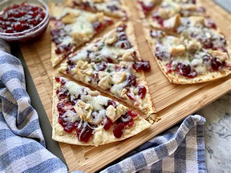 How many protein are in smoked turkey cranberry flatbread - calories, carbs, nutrition