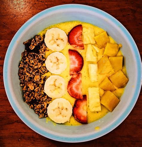 How many protein are in smoothie bowl mango pineapple - calories, carbs, nutrition