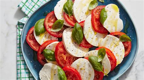 How many protein are in snack cup italian caprese salad - calories, carbs, nutrition