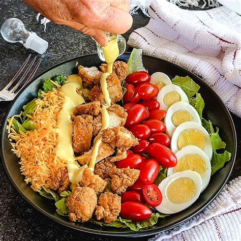 How many protein are in southern fried chicken salad - calories, carbs, nutrition