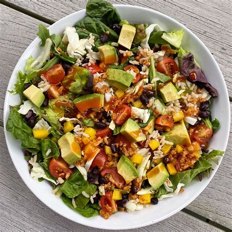 How many protein are in southwestern salad - calories, carbs, nutrition