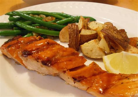 How many protein are in soy glazed grilled salmon - calories, carbs, nutrition