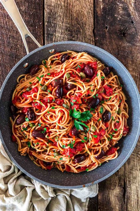 How many protein are in spaghetti alla puttanesca - calories, carbs, nutrition