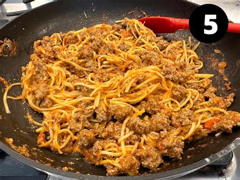 How many protein are in spaghetti and marinara sauce - calories, carbs, nutrition