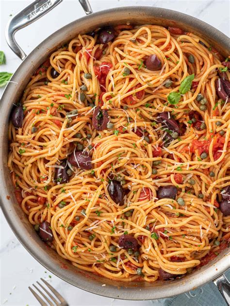 How many protein are in spaghetti with puttanesca sauce - calories, carbs, nutrition