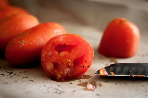 How many protein are in spicy red wine tomato sauce - calories, carbs, nutrition