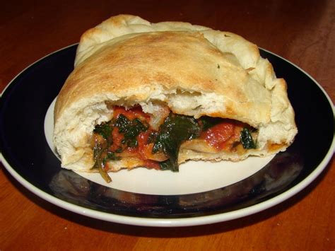 How many protein are in spinach and mushroom calzone - calories, carbs, nutrition