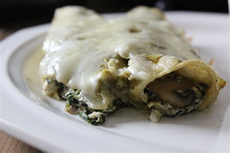 How many protein are in spinach and mushroom enchiladas - calories, carbs, nutrition