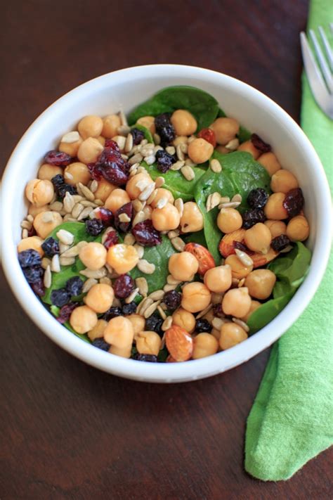 How many protein are in spinach chickpea salad - calories, carbs, nutrition