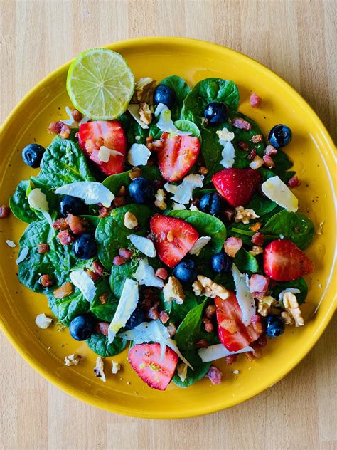 How many protein are in spinach walnut salad with bacon - calories, carbs, nutrition